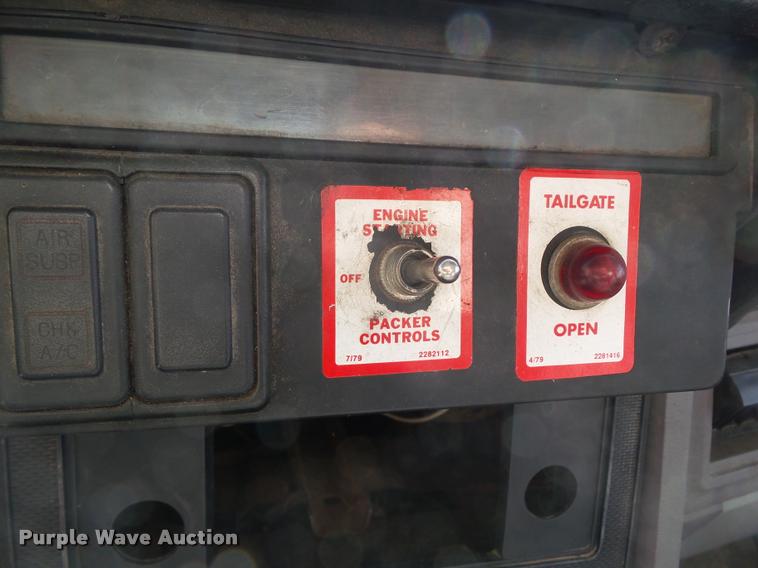 image for item BZ9976 1997 Ford F800 refuse truck