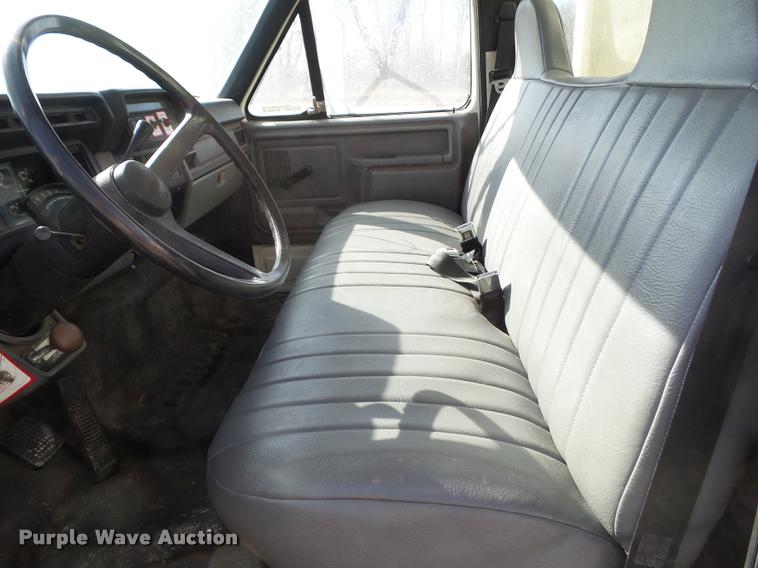 image for item BZ9976 1997 Ford F800 refuse truck