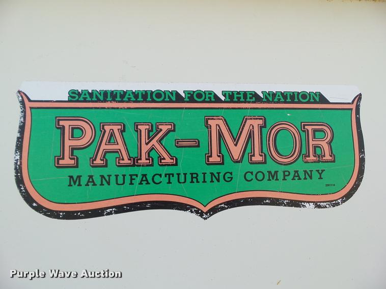 image for item BZ9976 1997 Ford F800 refuse truck