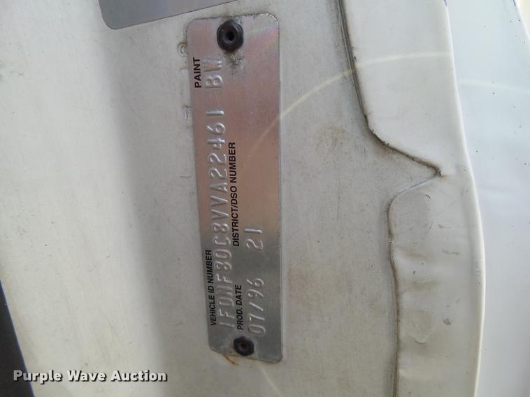 image for item BZ9976 1997 Ford F800 refuse truck