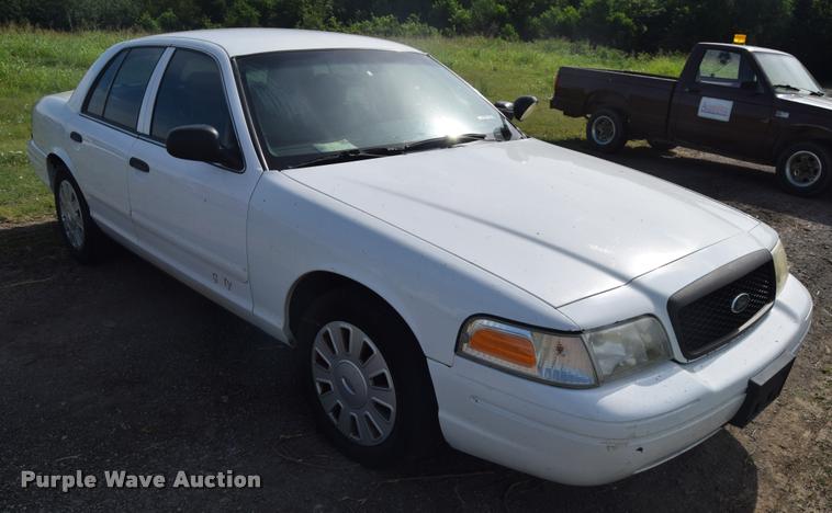 image for item CB9069 2004 Ford Crown Victoria Police Interceptor