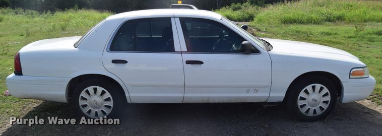 image for item CB9069 2004 Ford Crown Victoria Police Interceptor