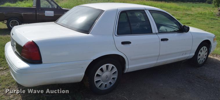 image for item CB9069 2004 Ford Crown Victoria Police Interceptor
