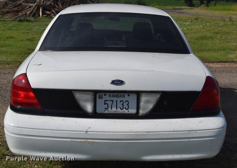 image for item CB9069 2004 Ford Crown Victoria Police Interceptor