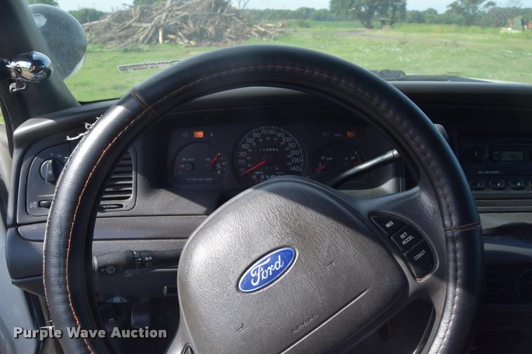 image for item CB9069 2004 Ford Crown Victoria Police Interceptor