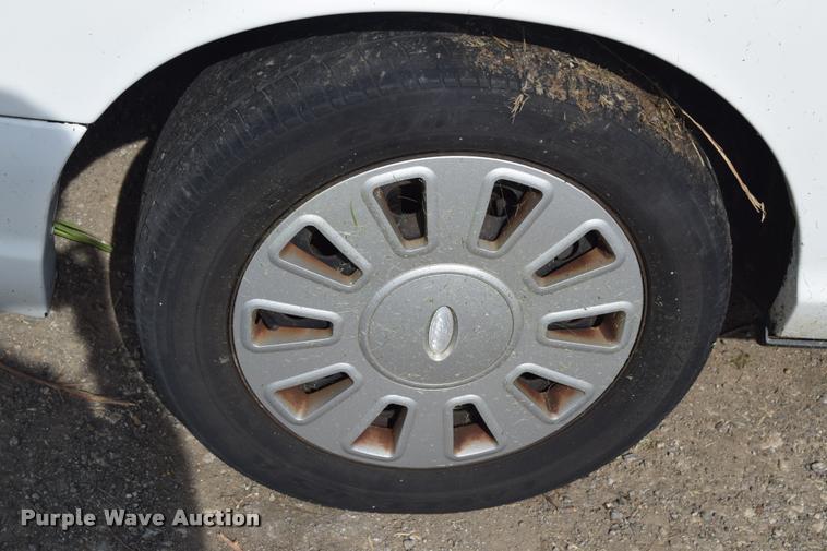 image for item CB9069 2004 Ford Crown Victoria Police Interceptor