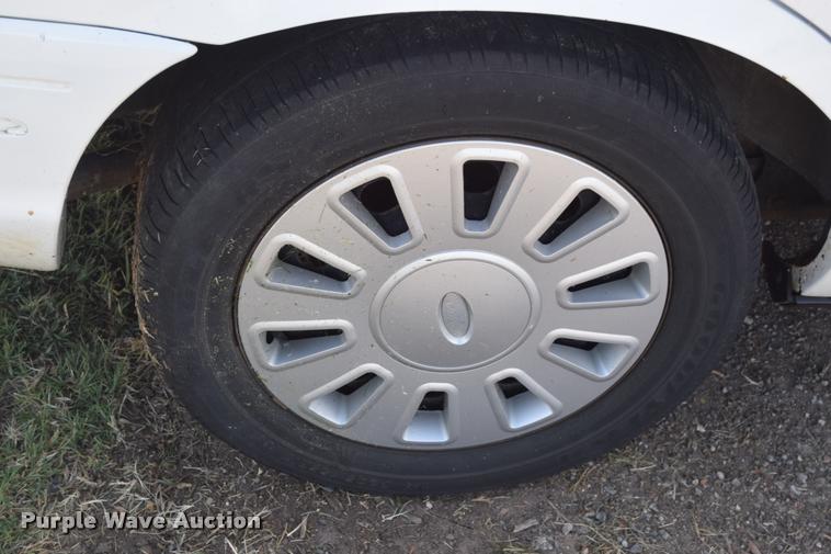 image for item CB9069 2004 Ford Crown Victoria Police Interceptor