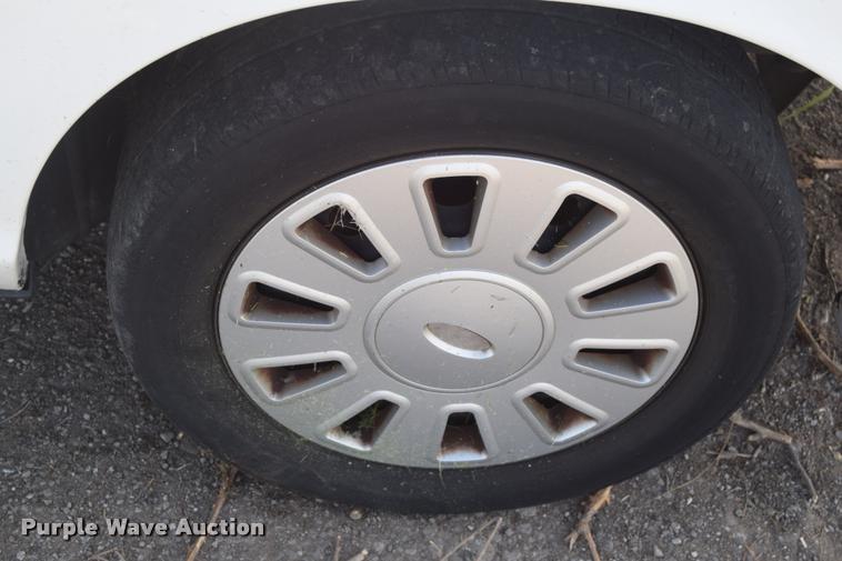 image for item CB9069 2004 Ford Crown Victoria Police Interceptor