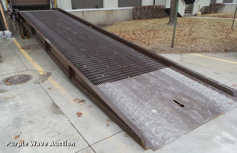 image for item CB9782 2016 Beacon YR-30-8536 dock yard ramp