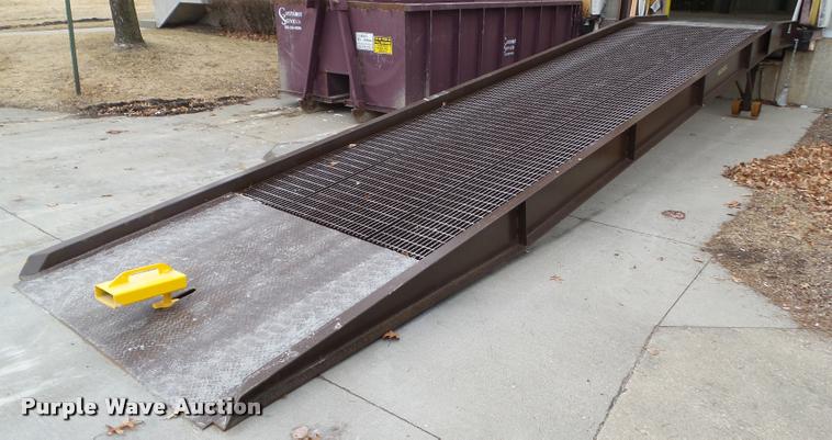 image for item CB9782 2016 Beacon YR-30-8536 dock yard ramp