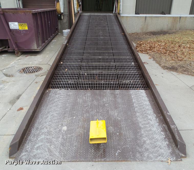 image for item CB9782 2016 Beacon YR-30-8536 dock yard ramp