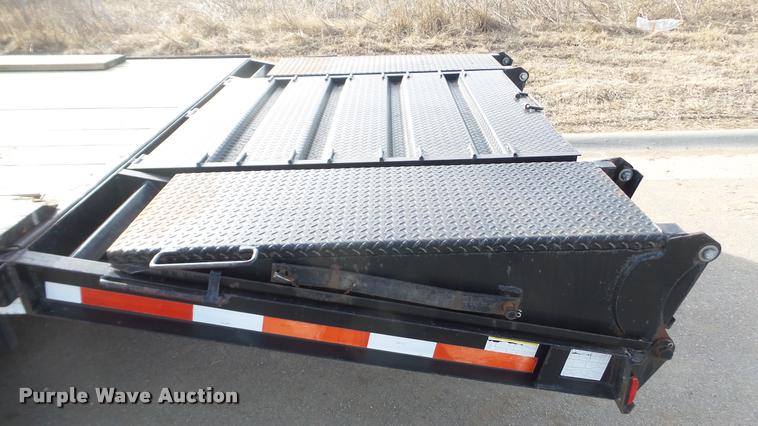 image for item DA0292 2003 Hillsboro 700 equipment trailer