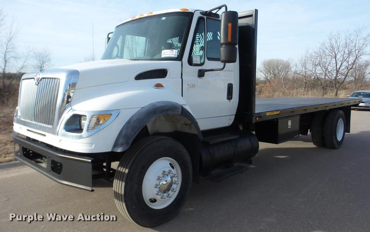 image for item DA0293 2005 International 7600 flatbed truck