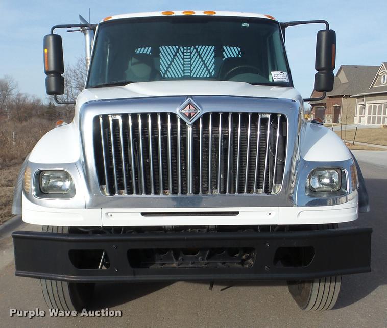 image for item DA0293 2005 International 7600 flatbed truck