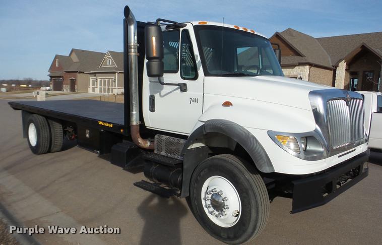 image for item DA0293 2005 International 7600 flatbed truck