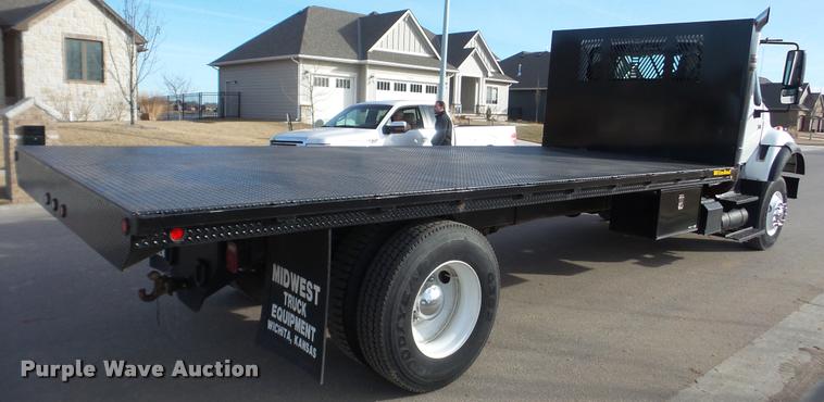 image for item DA0293 2005 International 7600 flatbed truck