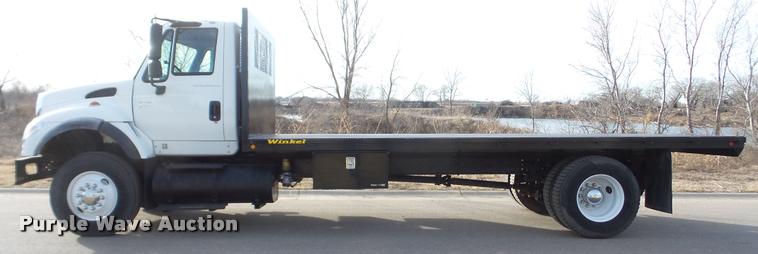 image for item DA0293 2005 International 7600 flatbed truck