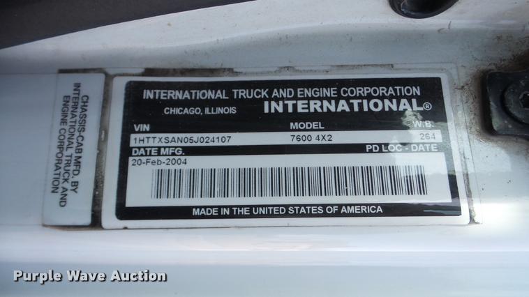 image for item DA0293 2005 International 7600 flatbed truck