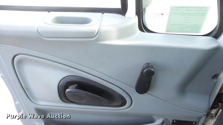 image for item DA0293 2005 International 7600 flatbed truck