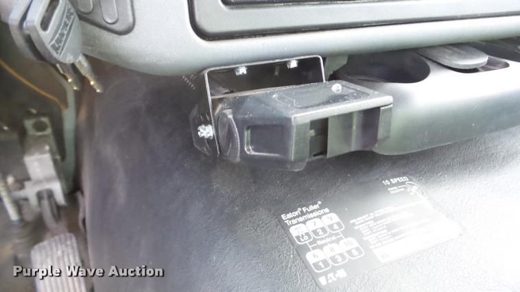 image for item DA0293 2005 International 7600 flatbed truck