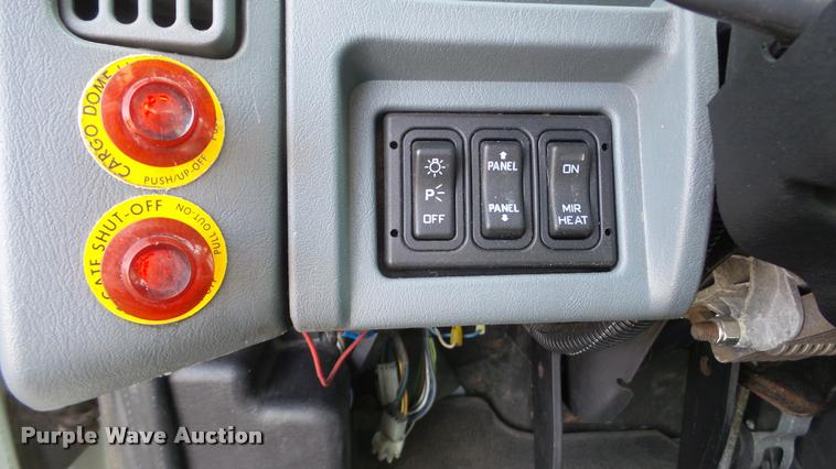 image for item DA0293 2005 International 7600 flatbed truck