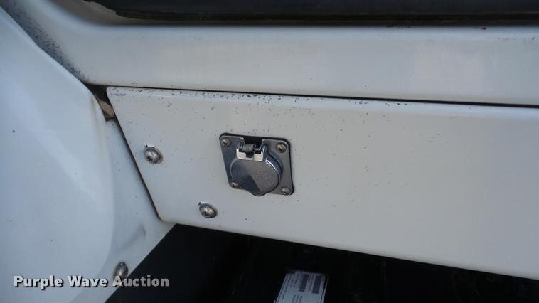 image for item DA0293 2005 International 7600 flatbed truck