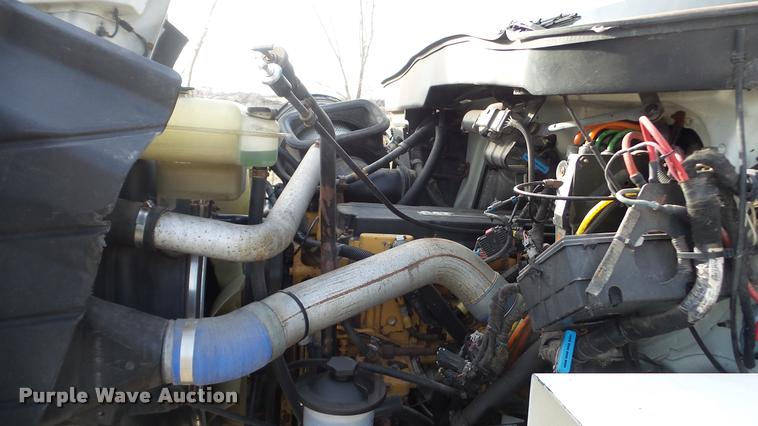 image for item DA0293 2005 International 7600 flatbed truck