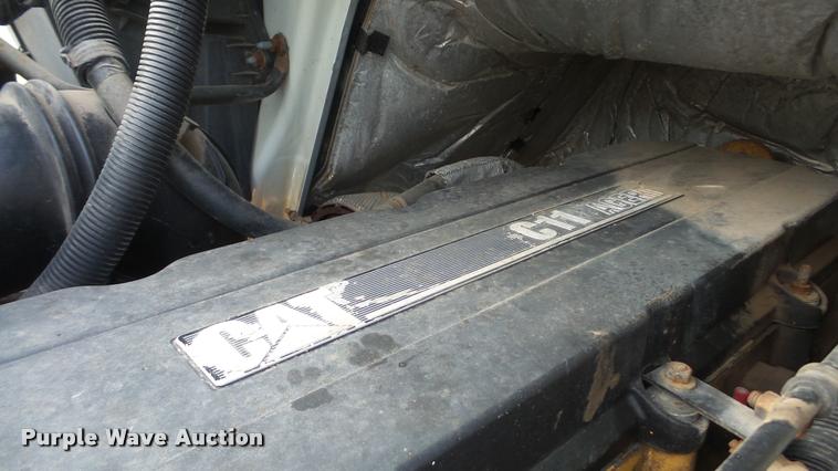 image for item DA0293 2005 International 7600 flatbed truck