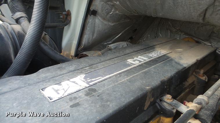 image for item DA0293 2005 International 7600 flatbed truck