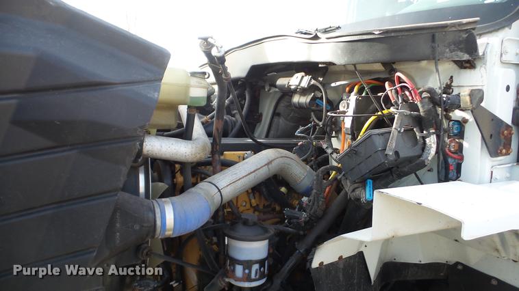 image for item DA0293 2005 International 7600 flatbed truck