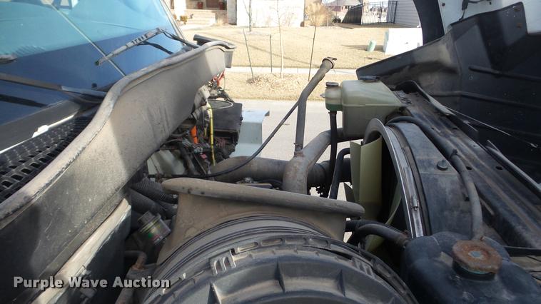 image for item DA0293 2005 International 7600 flatbed truck