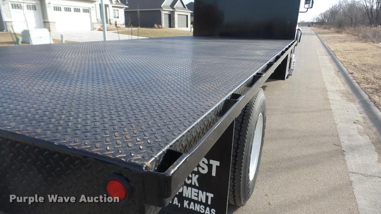 image for item DA0293 2005 International 7600 flatbed truck