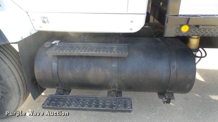 image for item DA0293 2005 International 7600 flatbed truck