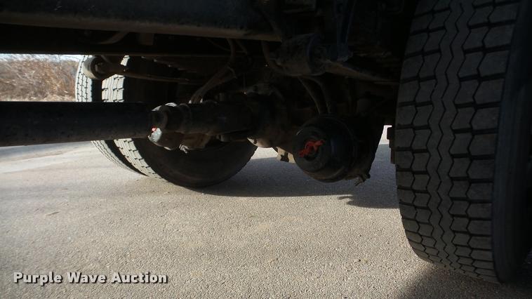 image for item DA0293 2005 International 7600 flatbed truck