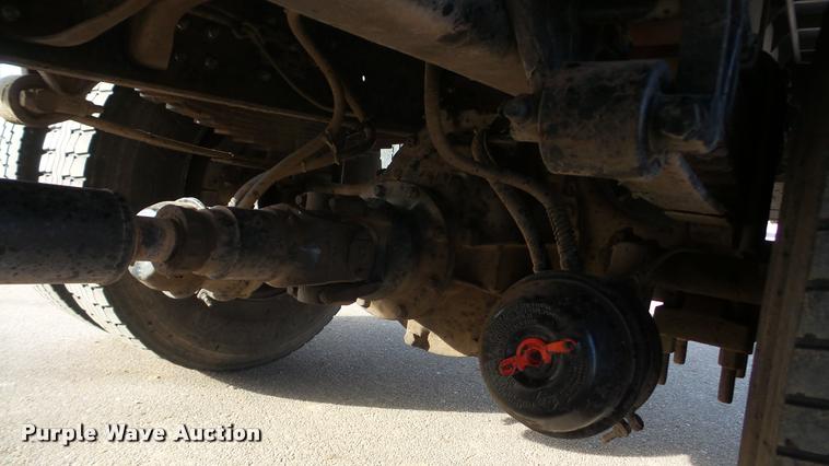 image for item DA0293 2005 International 7600 flatbed truck