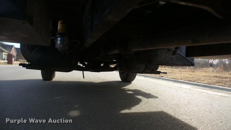 image for item DA0293 2005 International 7600 flatbed truck