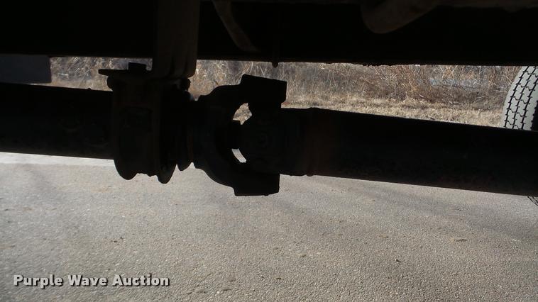 image for item DA0293 2005 International 7600 flatbed truck