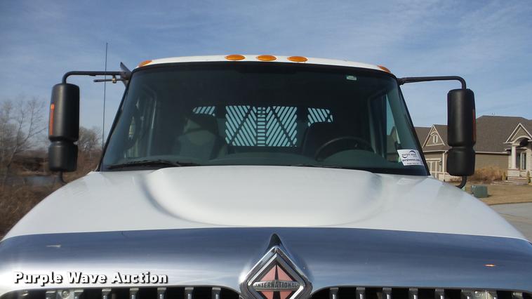 image for item DA0293 2005 International 7600 flatbed truck