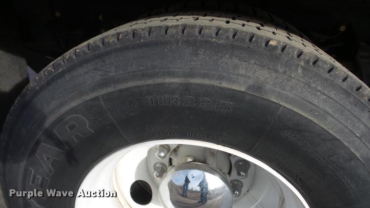 image for item DA0293 2005 International 7600 flatbed truck