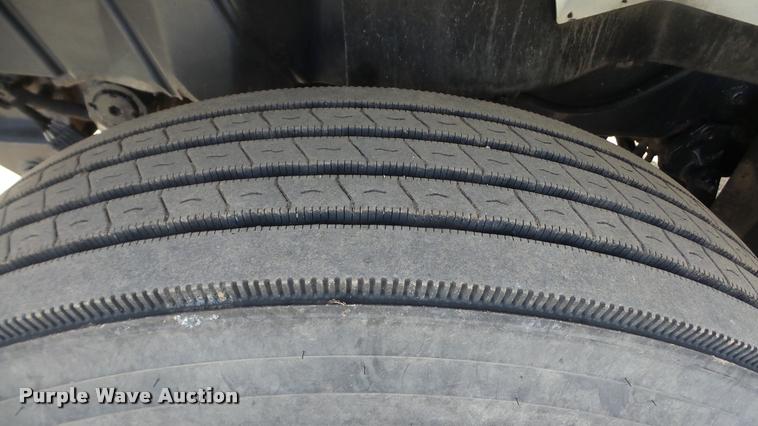 image for item DA0293 2005 International 7600 flatbed truck