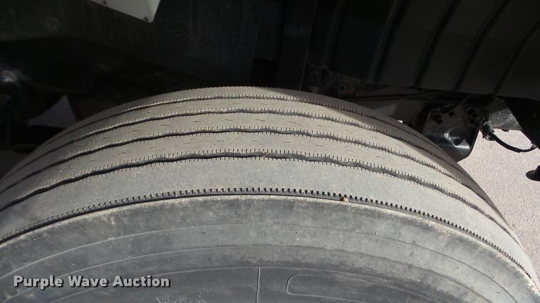 image for item DA0293 2005 International 7600 flatbed truck