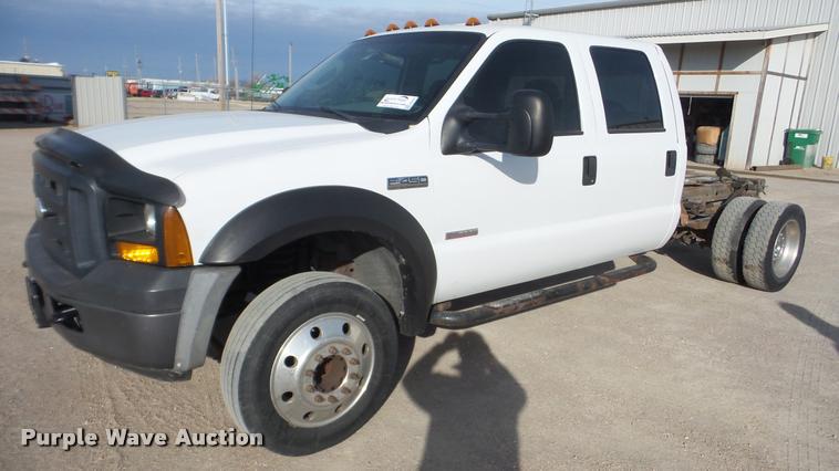 image for item DA0296 2007 Ford F450 Super Duty Crew Cab cab and chassis truck