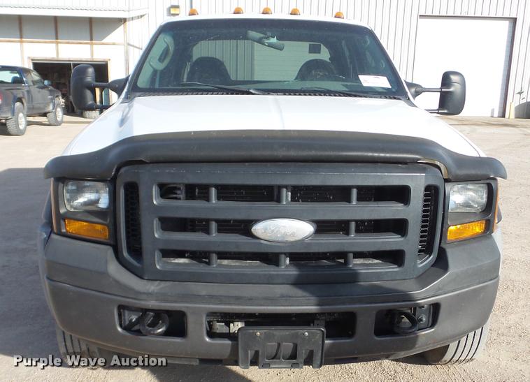 image for item DA0296 2007 Ford F450 Super Duty Crew Cab cab and chassis truck