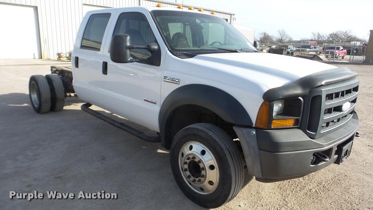 image for item DA0296 2007 Ford F450 Super Duty Crew Cab cab and chassis truck