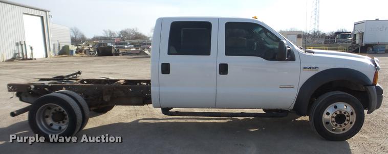 image for item DA0296 2007 Ford F450 Super Duty Crew Cab cab and chassis truck