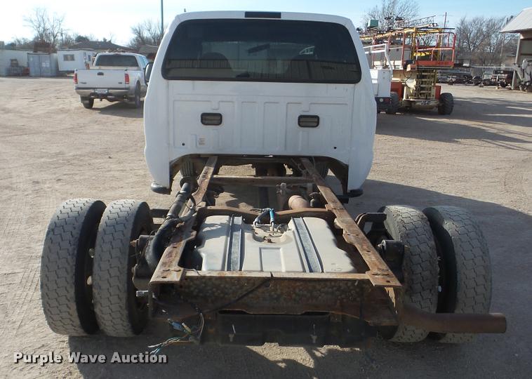 image for item DA0296 2007 Ford F450 Super Duty Crew Cab cab and chassis truck