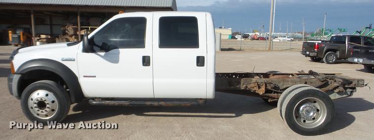 image for item DA0296 2007 Ford F450 Super Duty Crew Cab cab and chassis truck
