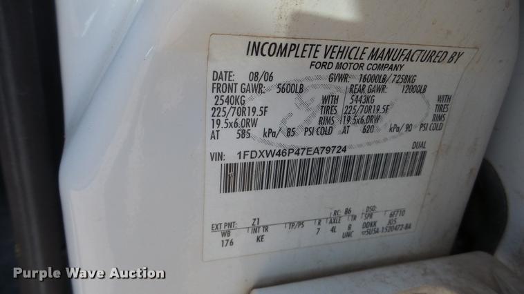 image for item DA0296 2007 Ford F450 Super Duty Crew Cab cab and chassis truck