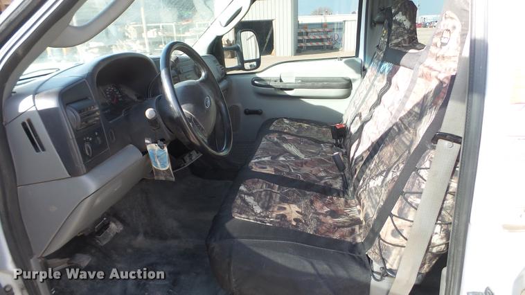 image for item DA0296 2007 Ford F450 Super Duty Crew Cab cab and chassis truck