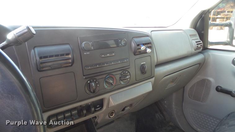 image for item DA0296 2007 Ford F450 Super Duty Crew Cab cab and chassis truck